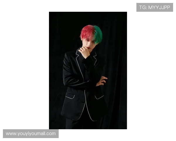 双面足球明星的魅力与风采展现海报图片欣赏